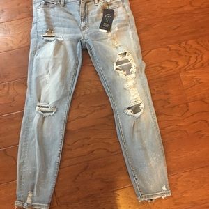 Ripped denim jeans! Never worn! Perfect for summer